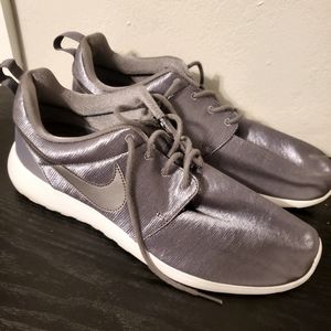 Womens Nike Roshe size 11